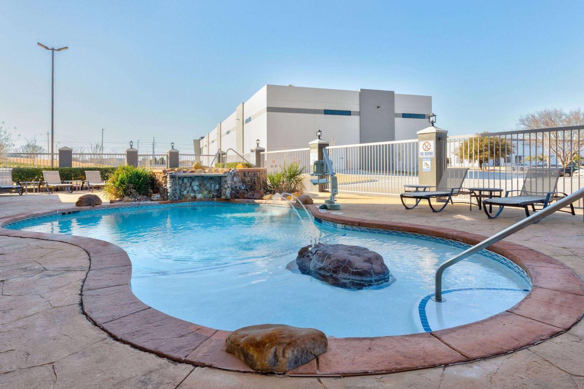 La Quinta By Wyndham Allen At The Village Exterior foto