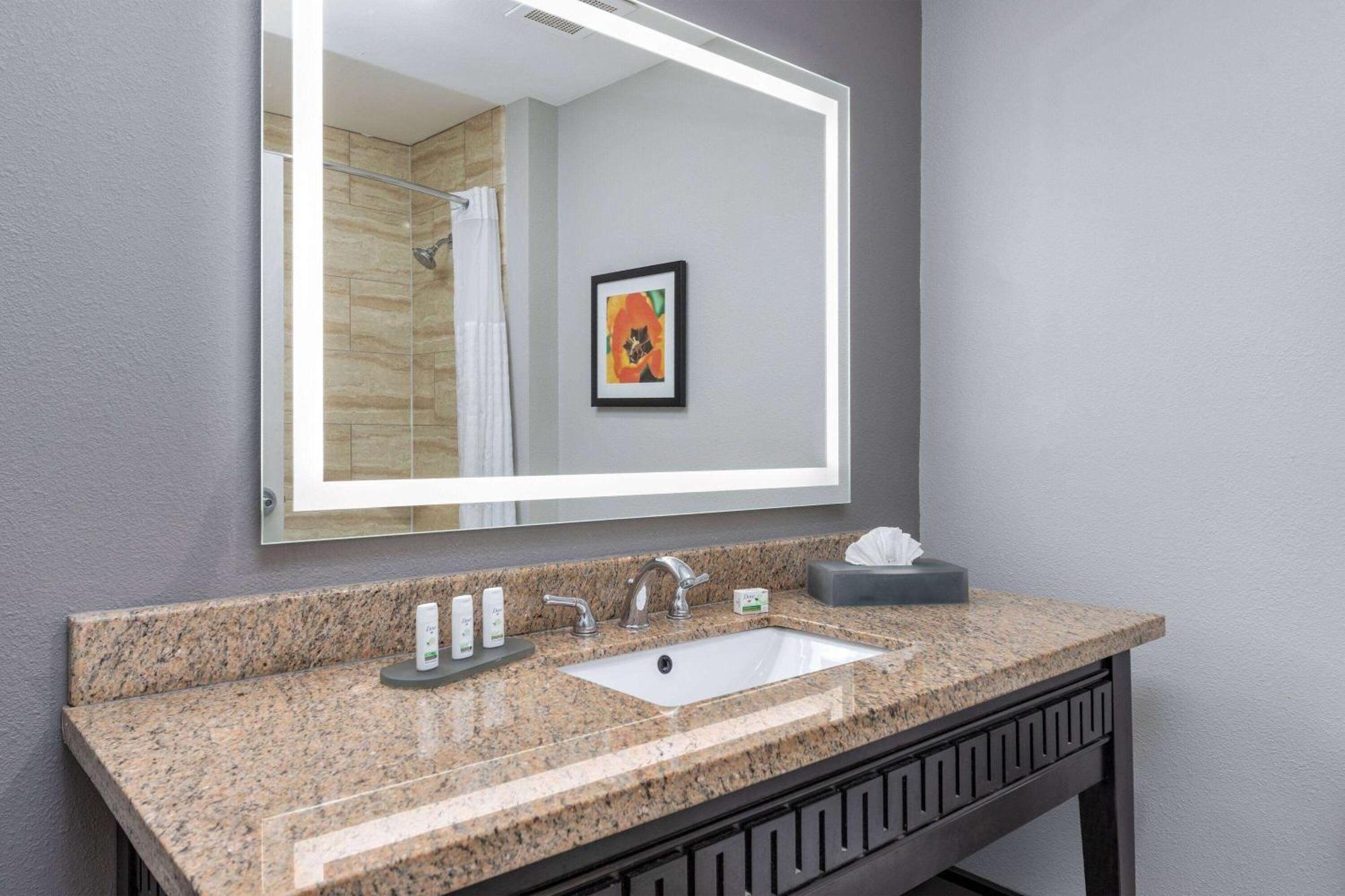 La Quinta By Wyndham Allen At The Village Exterior foto